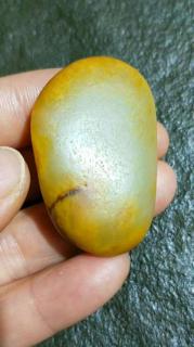 和田玉籽料原石吊坠,天然洒金皮,肉质细腻光滑,形美皮艳,可包金可直接